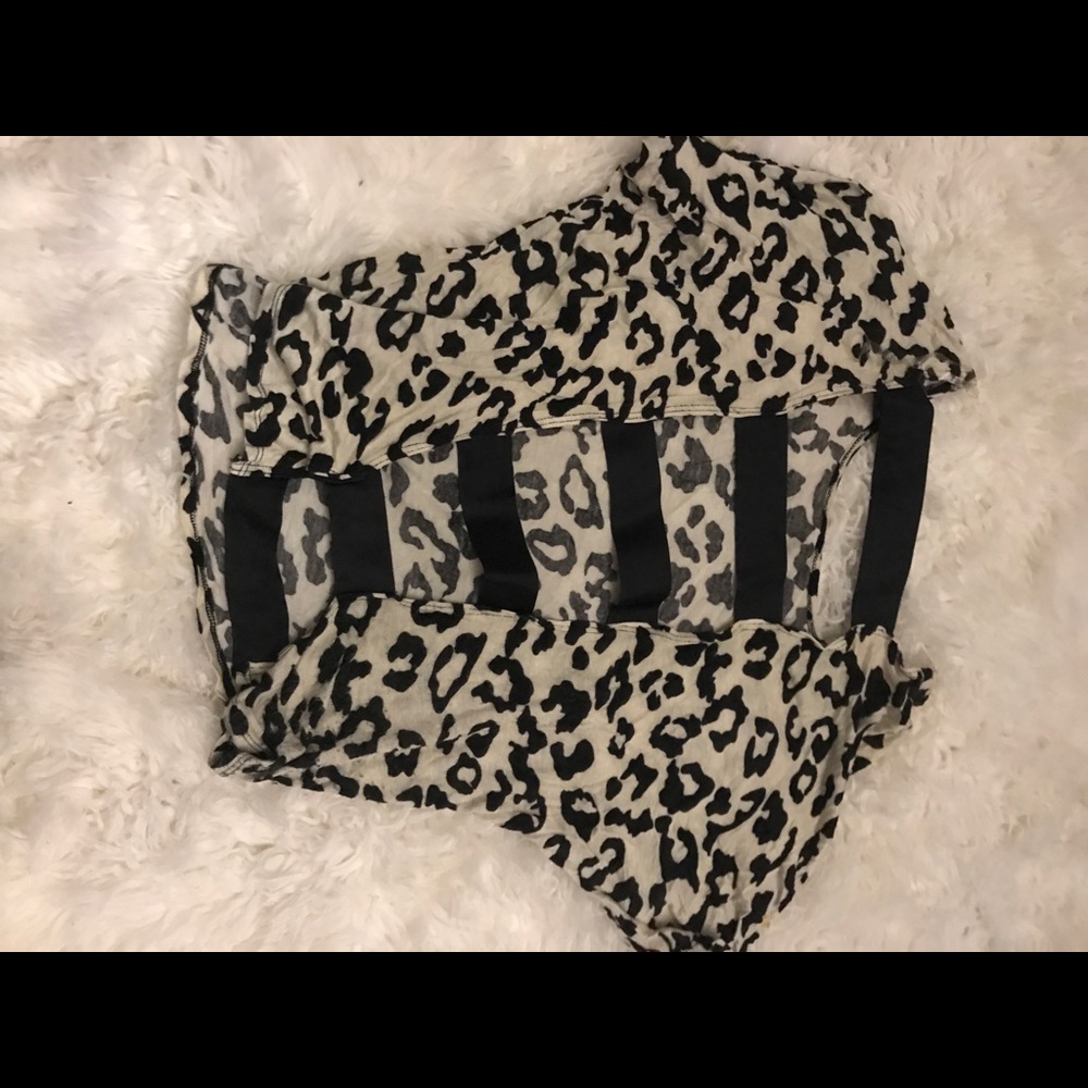 leopard top 🦋 FREE SHIPPING